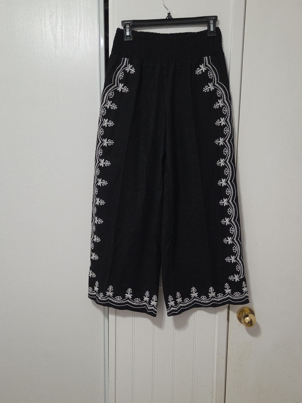 Tahari Black Wide-Leg Pants with White Floral Embroidery